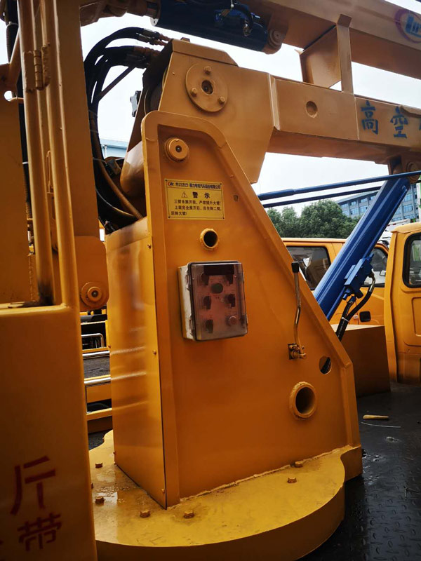 程力威牌CLW5040JGKC6型高空作業車